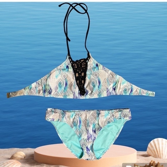 Ambrielle Size Medium 2 Piece Matching Bikini Set - Picture 1 of 10